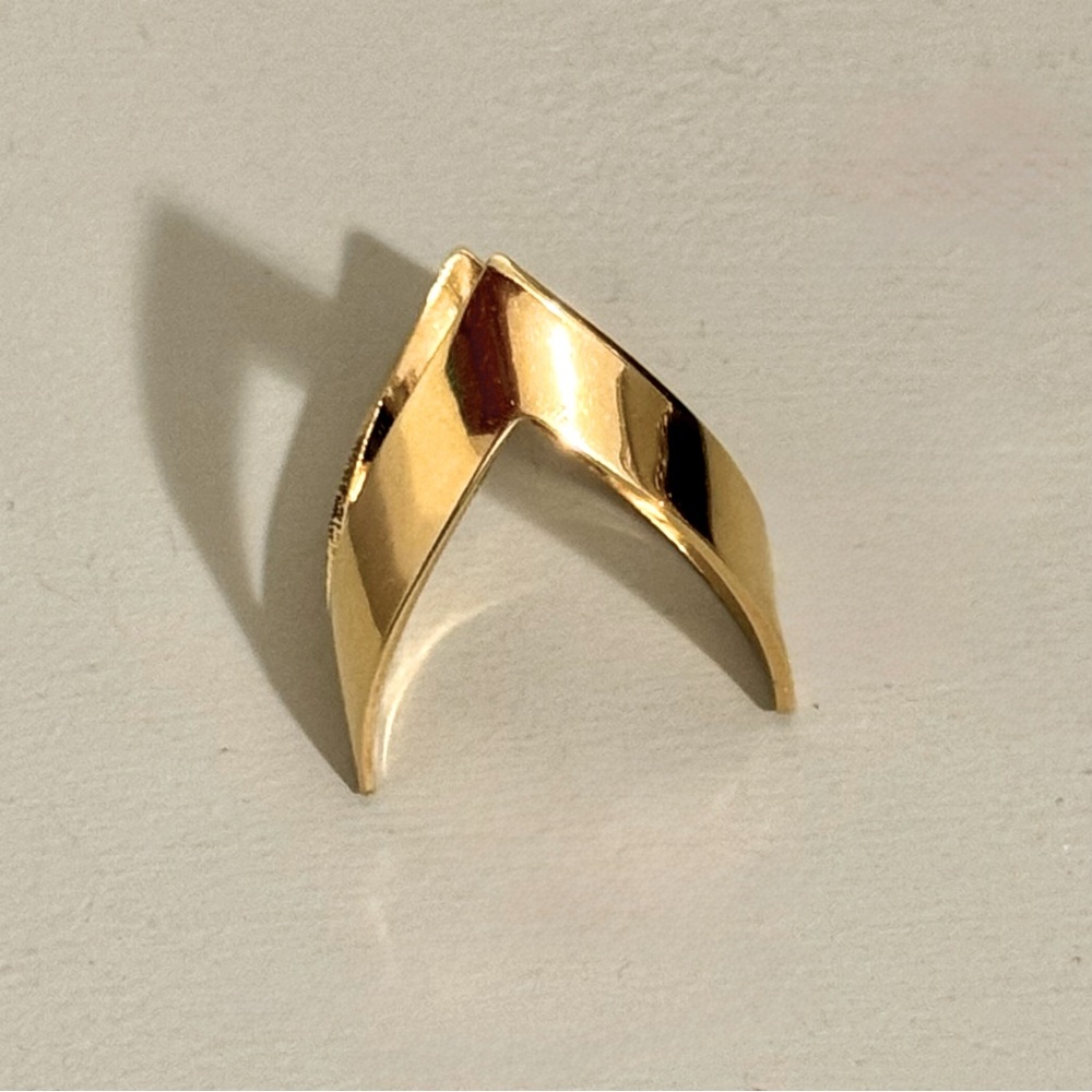 European Wishbone Gold Ring - Picture 4 of 8